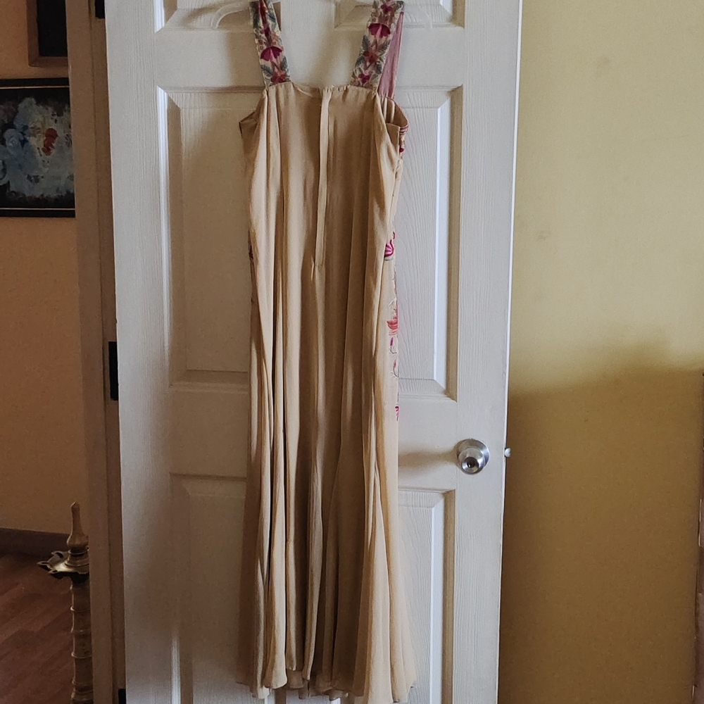 Long chiffon silk strappy beautiful  hand silk lined embroidery. - Picture 3 of 12